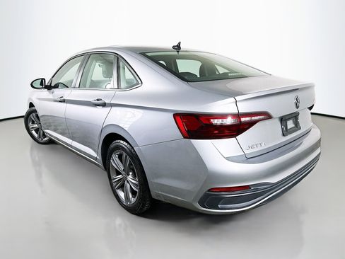 Used 2024 Volkswagen Jetta SE image 5