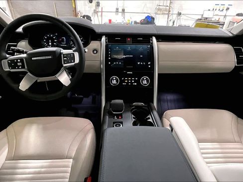 Used 2024 Land Rover Discovery S AWD/4WD image 15
