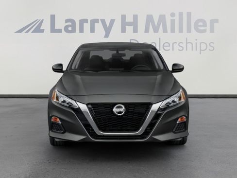 Used 2020 Nissan Altima 2.5 SR w/ Premium Package FWD image 7