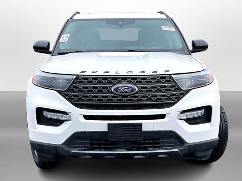 Used 2022 Ford Explorer XLT w/ Equipment Group 202A image 3
