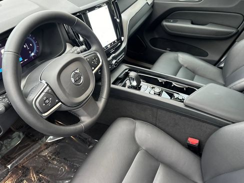 Used 2024 Volvo XC60 B5 Core image 13