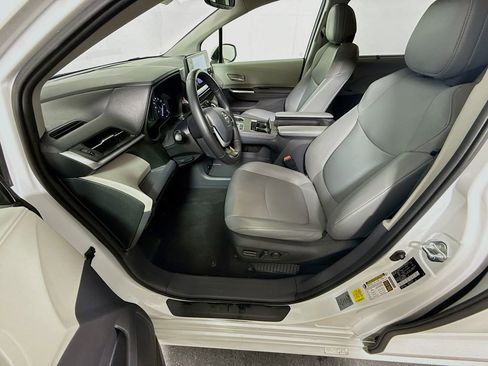 Certified 2022 Toyota Sienna XLE FWD image 18