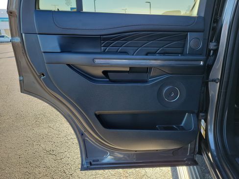 Used 2020 Ford Expedition Platinum image 13