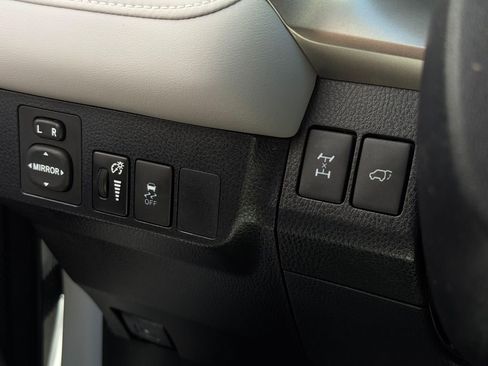 Used 2015 Toyota RAV4 XLE AWD/4WD image 29