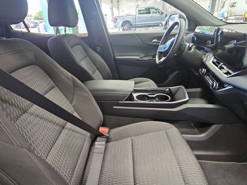 Used 2025 Chevrolet Equinox LT FWD image 10