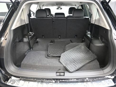 Certified 2023 Volkswagen Tiguan SE image 17