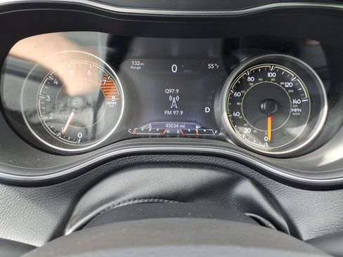 Used 2019 Jeep Cherokee Limited AWD/4WD image 9