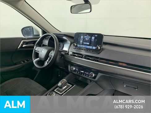 Used 2023 Mitsubishi Outlander SE Black Edition image 31