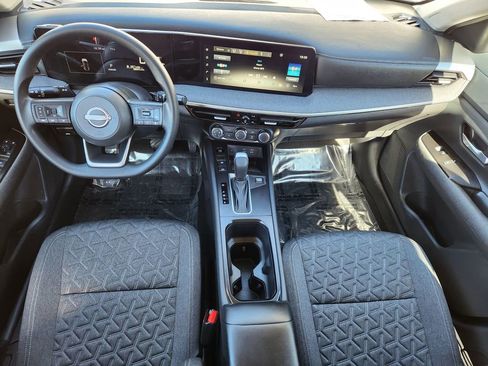 Used 2025 Nissan Kicks SV image 11