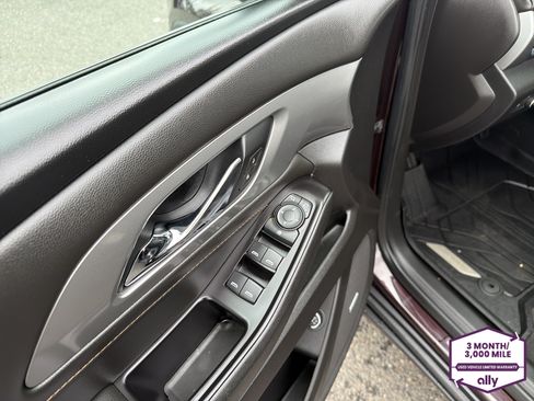 Used 2020 Chevrolet Traverse LT w/ LPO, Midnight Edition AWD/4WD image 15