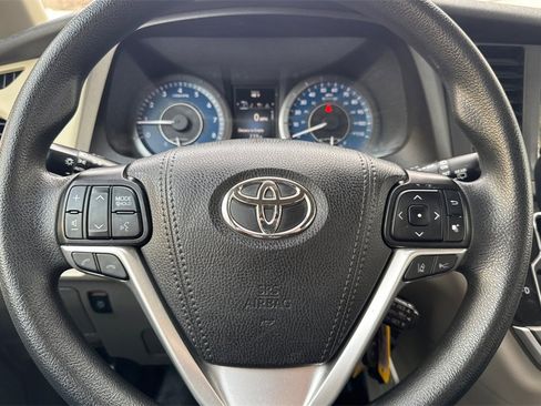 Used 2020 Toyota Sienna LE image 25