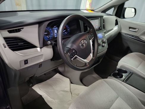 Used 2020 Toyota Sienna LE image 13