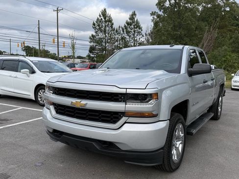 Used 2017 Chevrolet Silverado 1500 Custom w/ Custom Convenience Package AWD/4WD image 3