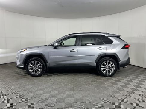 Used 2022 Toyota RAV4 XLE Premium image 13