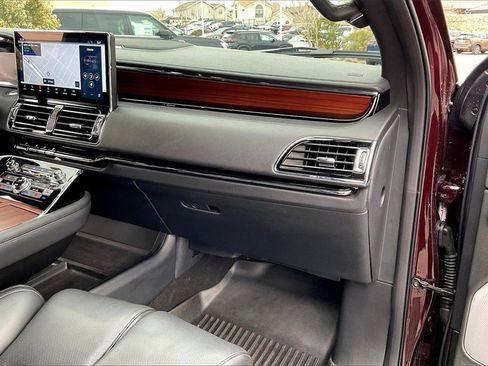 Used 2023 Lincoln Navigator Reserve image 15