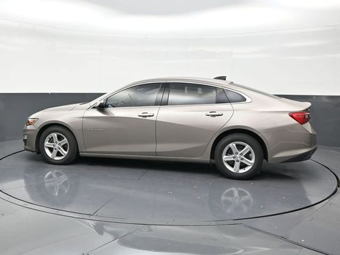 Used 2025 Chevrolet Malibu LS FWD image 2