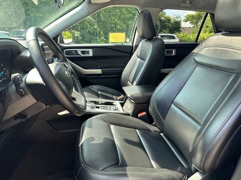 Used 2022 Ford Explorer XLT w/ Equipment Group 202A AWD/4WD image 43