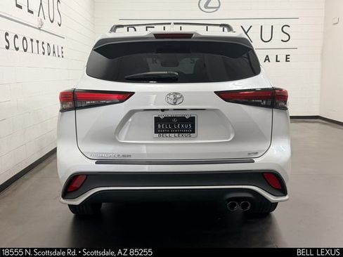 Used 2023 Toyota Highlander XSE FWD image 5