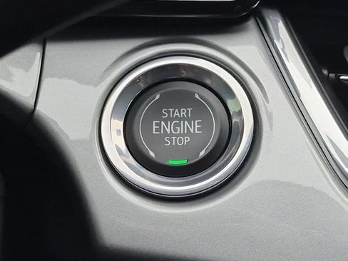 Used 2024 Chevrolet Trax LT FWD image 16