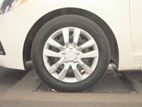 Used 2019 Hyundai Accent SE FWD image 4