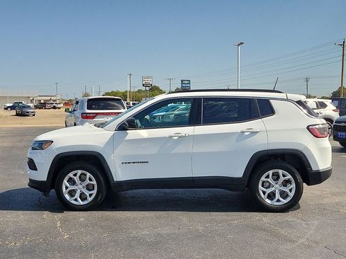 Used 2024 Jeep Compass Latitude AWD/4WD image 3