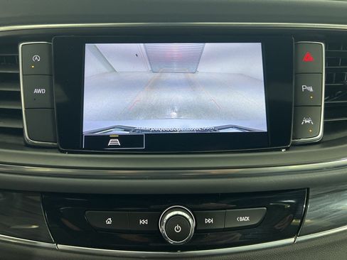 Used 2022 Buick Enclave Essence image 13