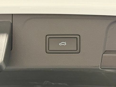Used 2024 Volkswagen Atlas SE FWD image 38