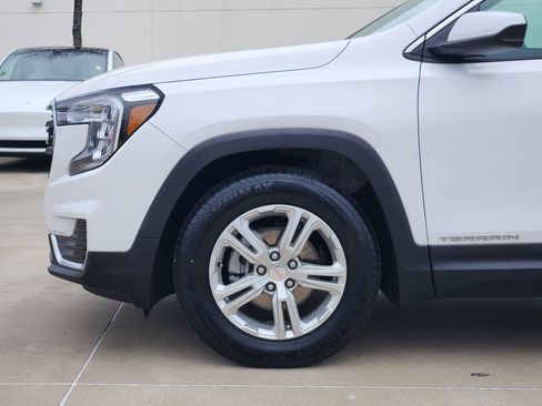 Used 2024 GMC Terrain SLE image 5