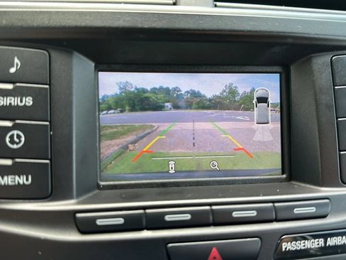 Used 2018 Ford Explorer XLT AWD/4WD image 12