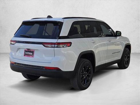 New 2025 Jeep Grand Cherokee Altitude image 2