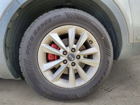 Used 2019 Kia Sorento LX image 9