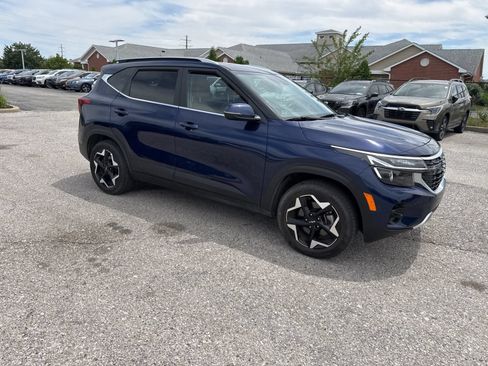 Used 2024 Kia Seltos EX AWD/4WD image 7