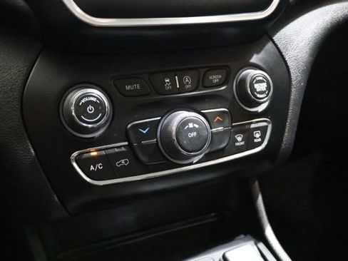 Used 2021 Jeep Cherokee Latitude Plus FWD image 29