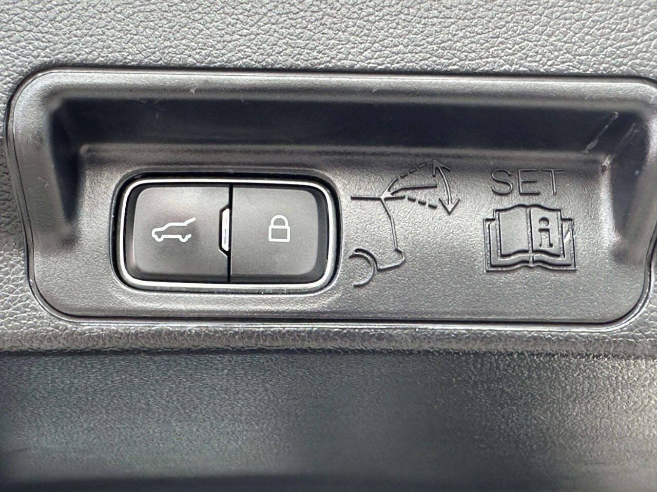 Used 2021 Ford Explorer Limited w/ Equipment Group 301A AWD/4WD image 34