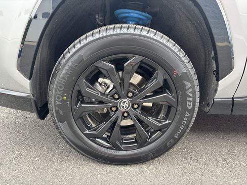 Used 2023 Toyota RAV4 SE w/ Convenience Package image 29