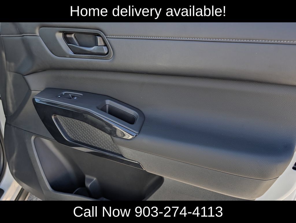 Used 2026 Nissan Pathfinder SV FWD image 35