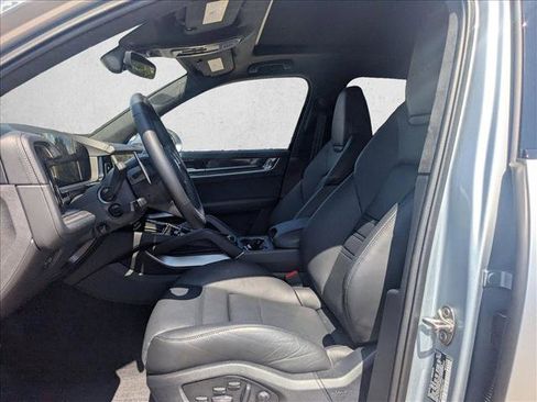 Used 2025 Porsche Cayenne Turbo image 13
