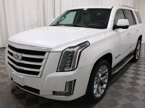 Used 2016 Cadillac Escalade Luxury AWD/4WD image 35