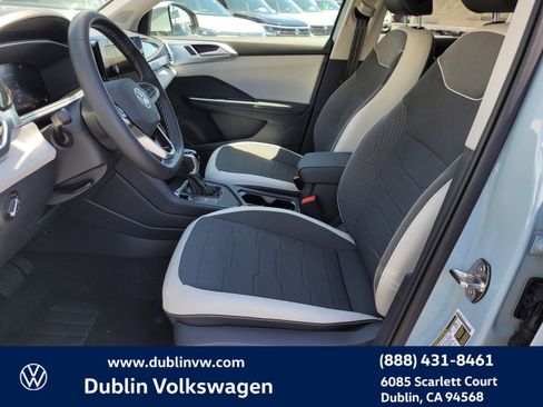 New 2025 Volkswagen Taos SE image 13