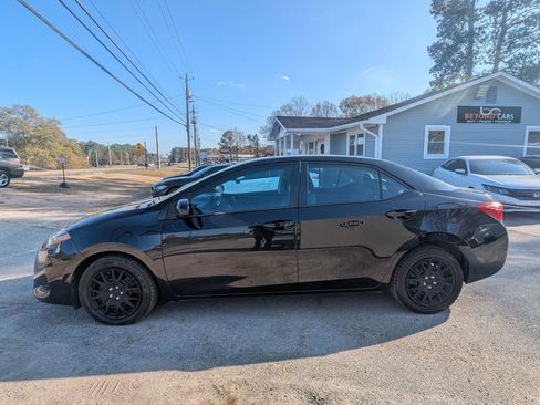 Used 2019 Toyota Corolla LE image 3