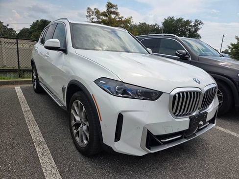 Used 2025 BMW X5 xDrive50e AWD/4WD image 3