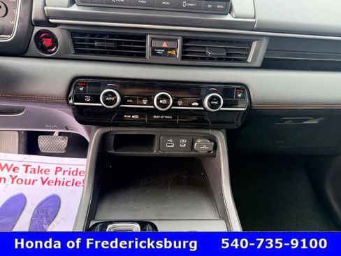 Used 2025 Honda Pilot Sport image 52