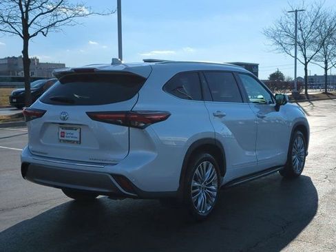 Certified 2025 Toyota Highlander Platinum image 5