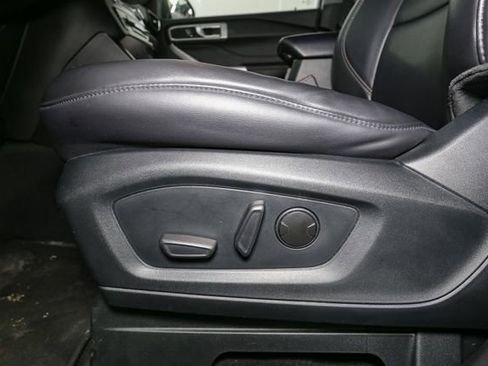 Used 2023 Ford Explorer XLT w/ Equipment Group 202A AWD/4WD image 37