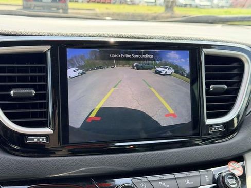 Used 2023 Chrysler Pacifica Touring-L FWD image 20