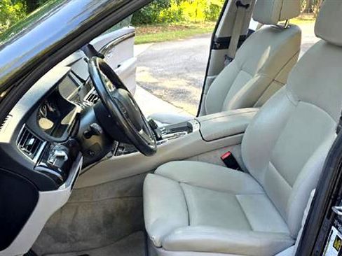 Used 2012 BMW 550i Gran Turismo w/ Driver Assistance Pkg image 17