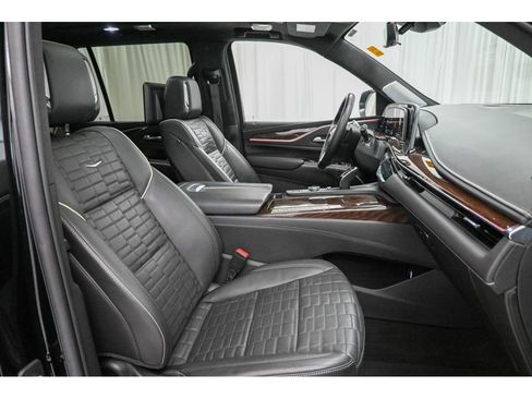 Used 2022 Cadillac Escalade Sport Platinum w/ Heavy-Duty Trailer Package image 16