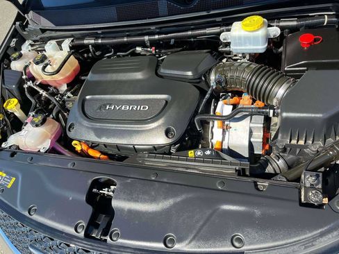 Used 2022 Chrysler Pacifica Touring-L FWD image 36