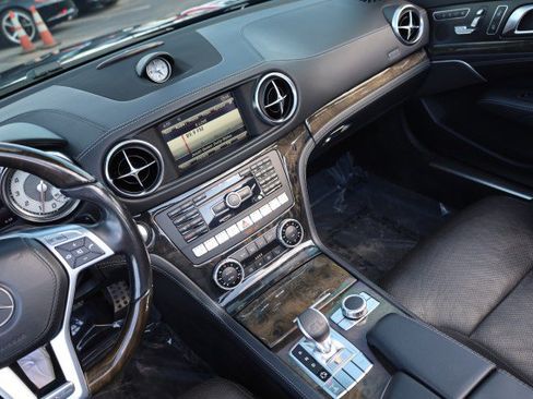 Used 2014 Mercedes-Benz SL 550 image 31