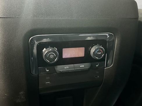 New 2025 Chevrolet Suburban Premier image 27